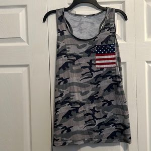 Camo tank size L